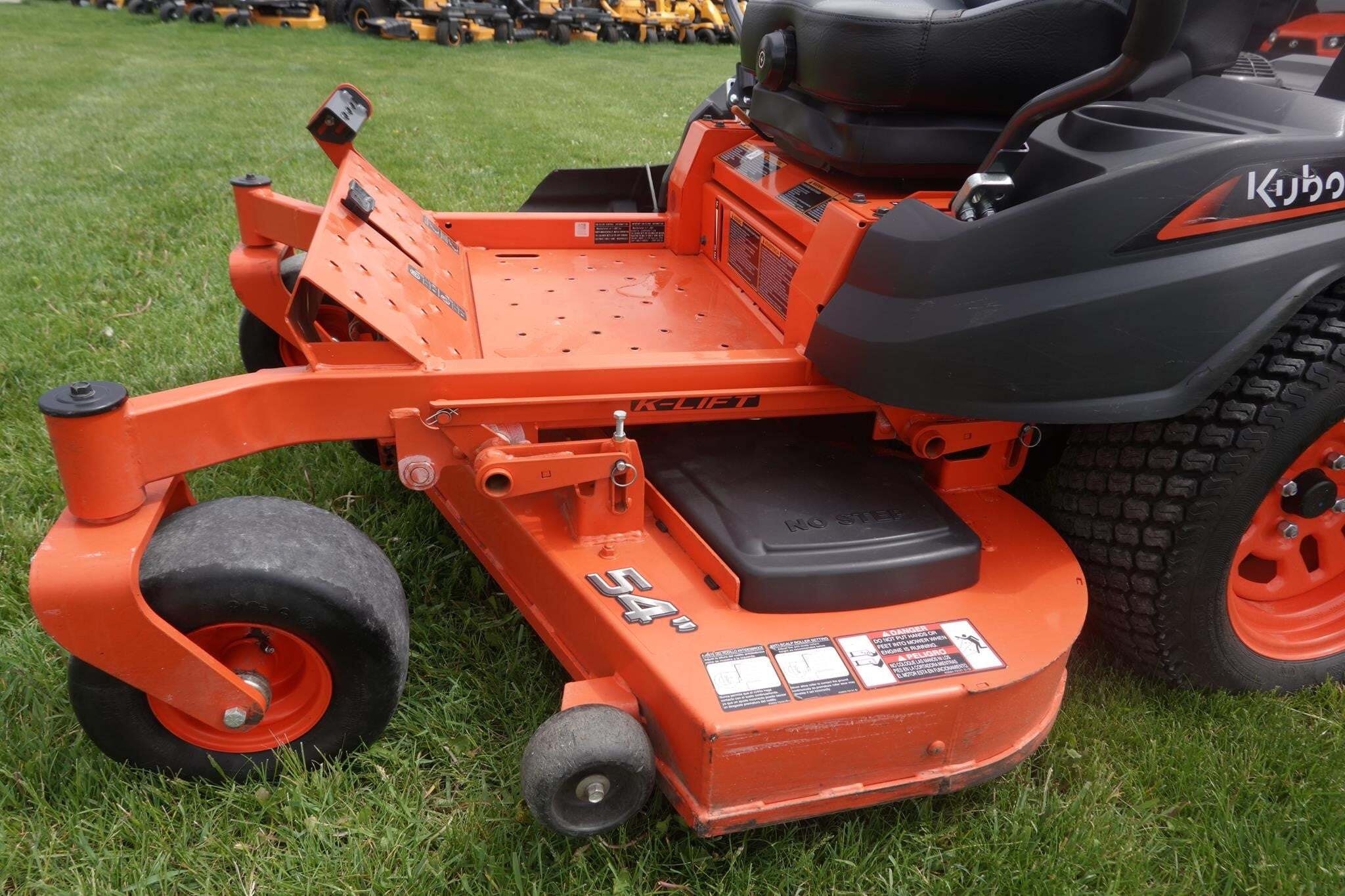 2021 Kubota Z422 Lawn Mower