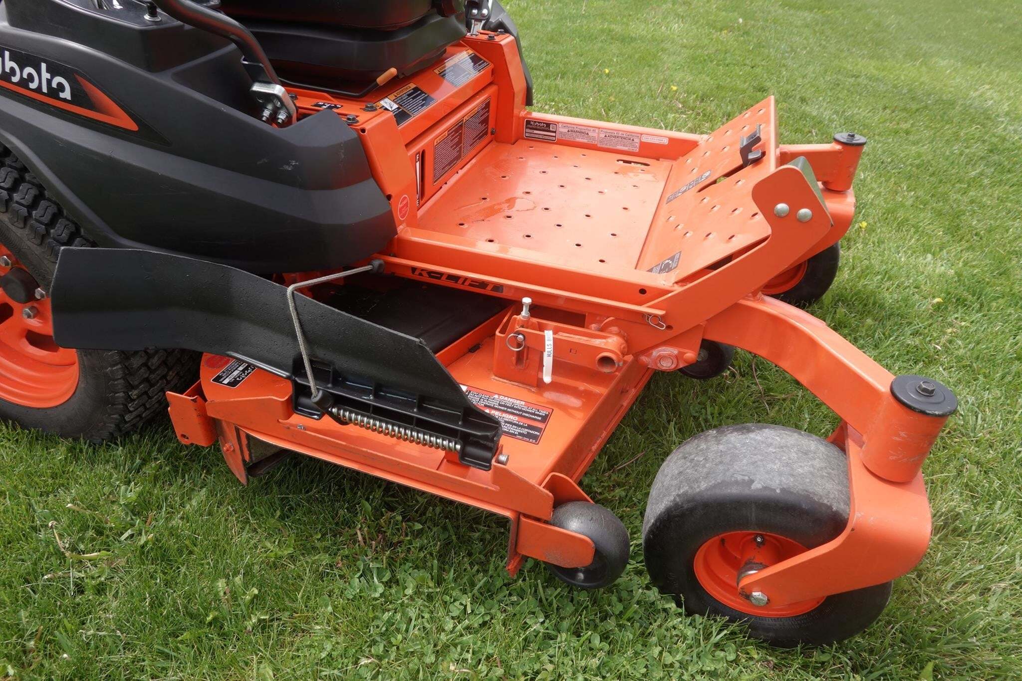 2021 Kubota Z422 Lawn Mower