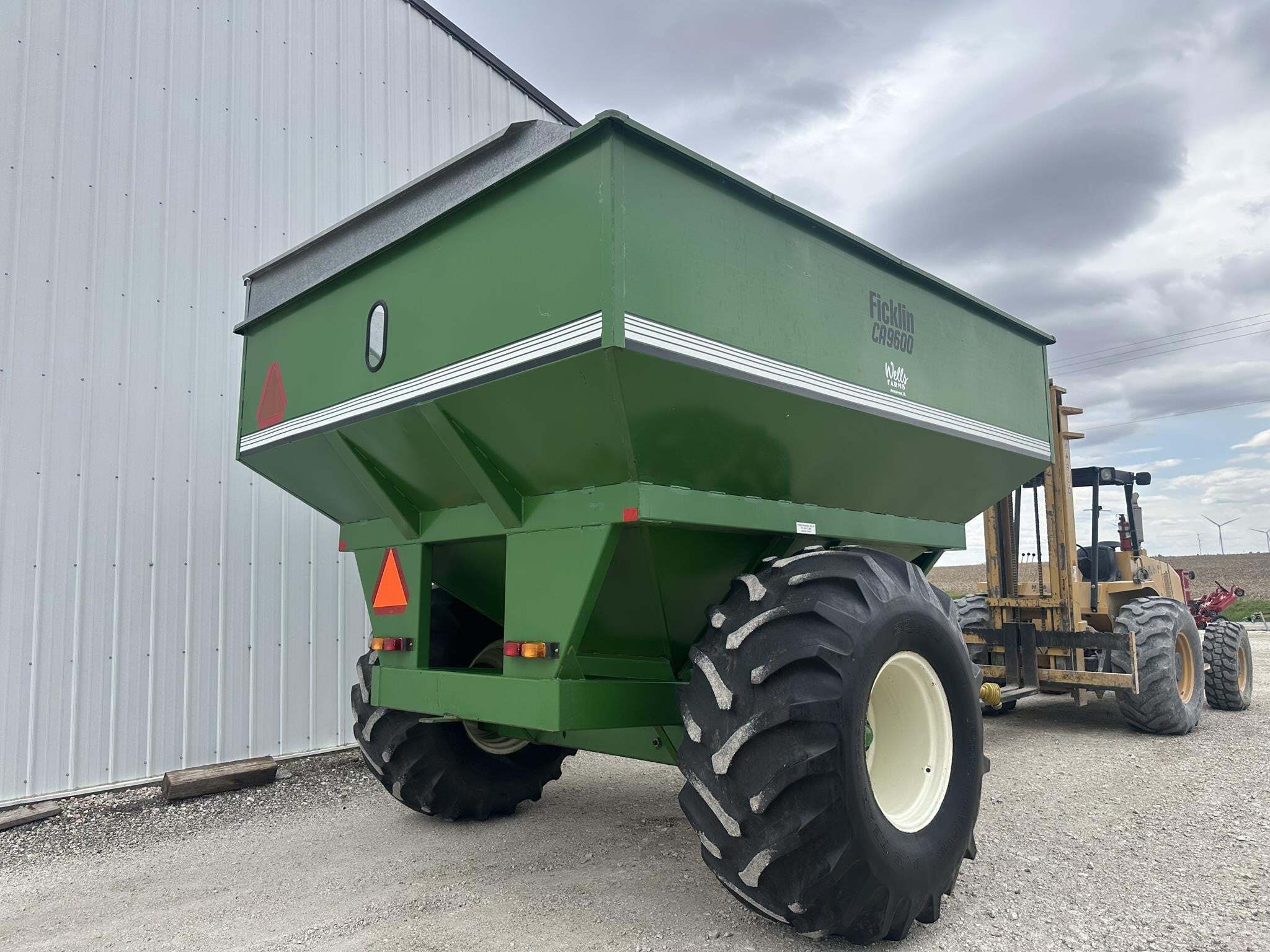  Ficklin CA9600 Grain Cart