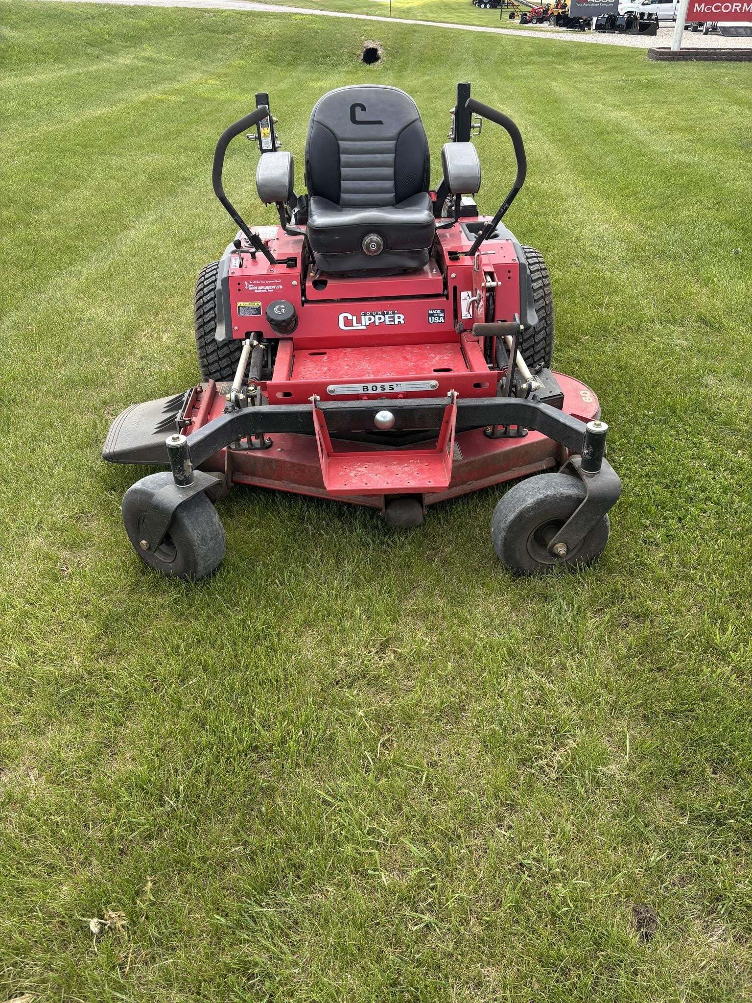 2021 Country Clipper BOSS XL 9015 Lawn Mower