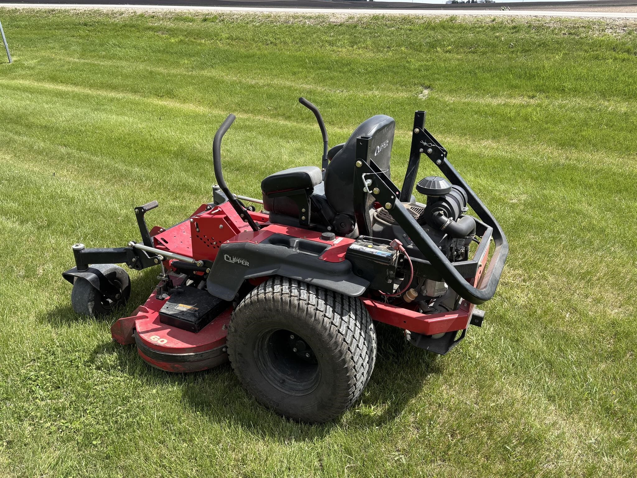 2021 Country Clipper BOSS XL 9015 Lawn Mower