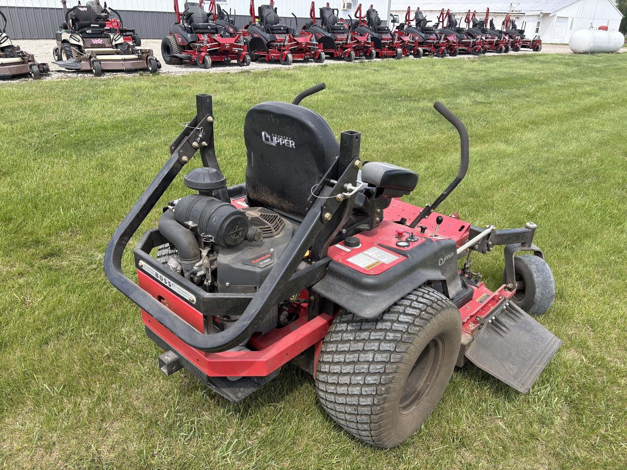 2021 Country Clipper BOSS XL 9015 Lawn Mower