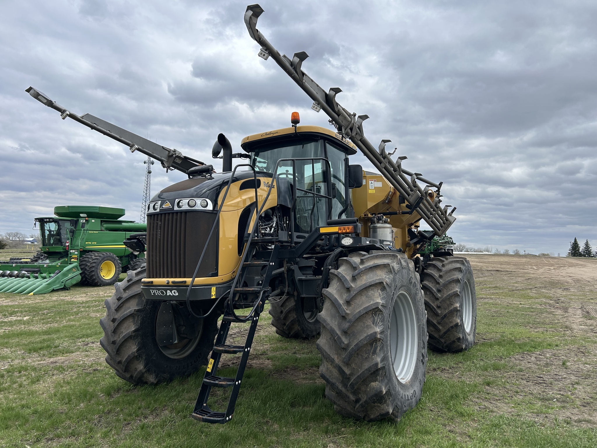 2019 ROGATOR RG1300C Self-Propelled Sprayer