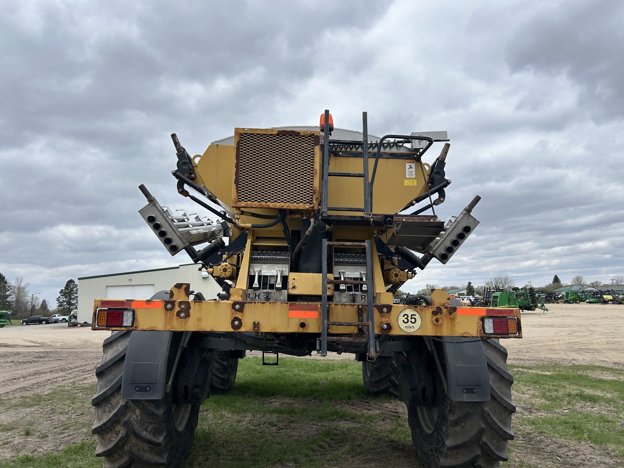 2019 ROGATOR RG1300C Self-Propelled Sprayer
