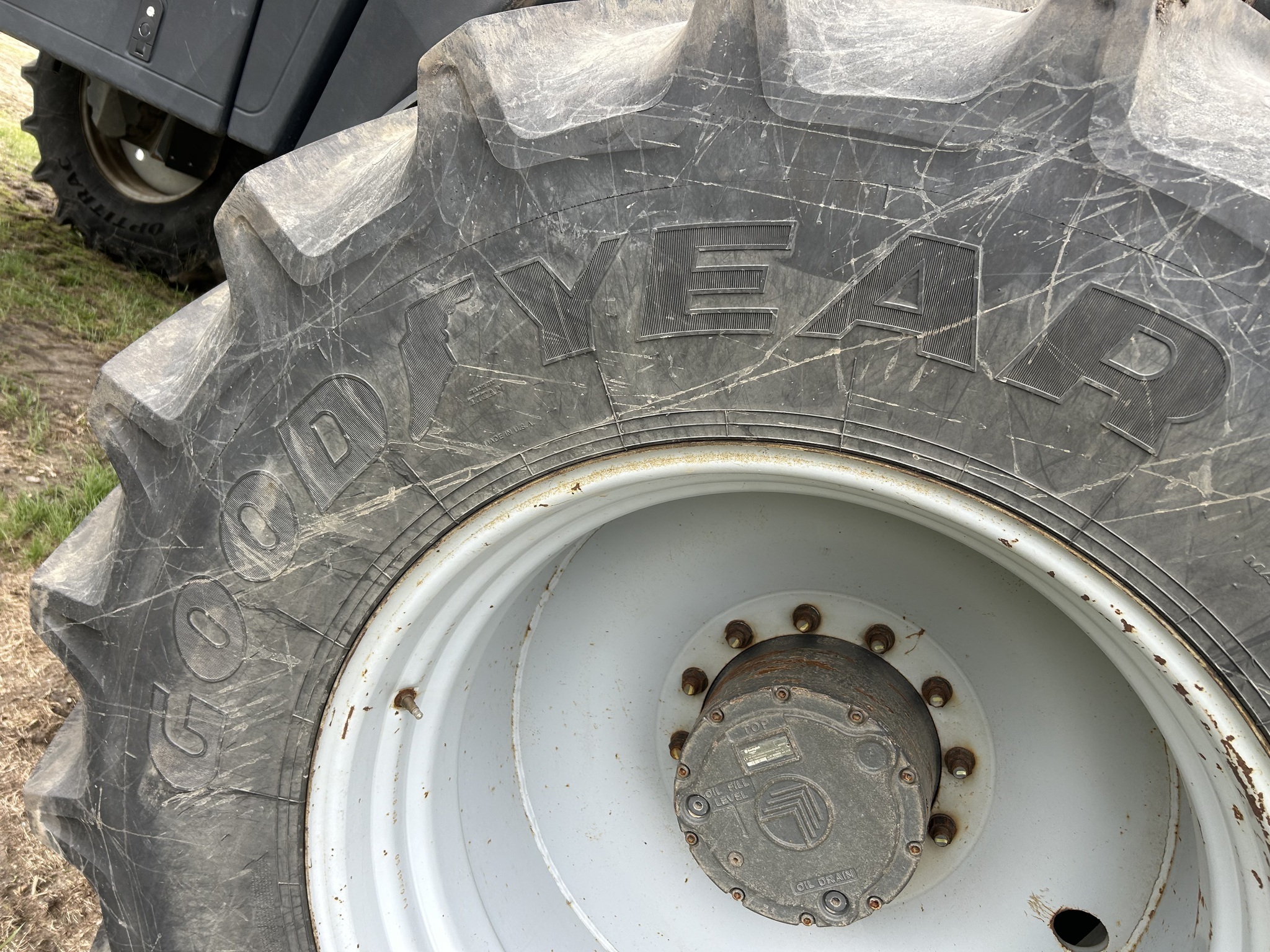 2019 ROGATOR RG1300C Self-Propelled Sprayer