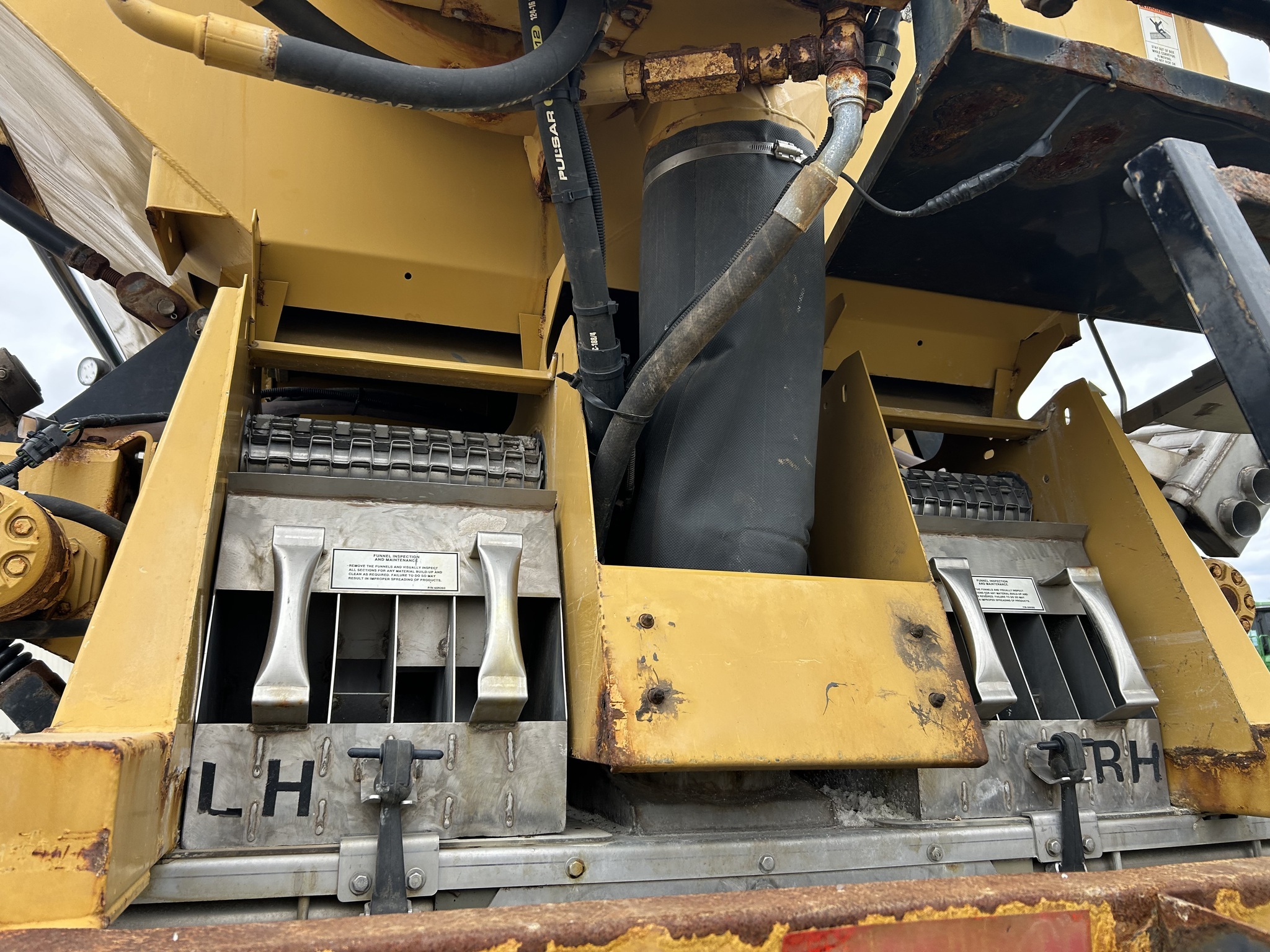 2019 ROGATOR RG1300C Self-Propelled Sprayer