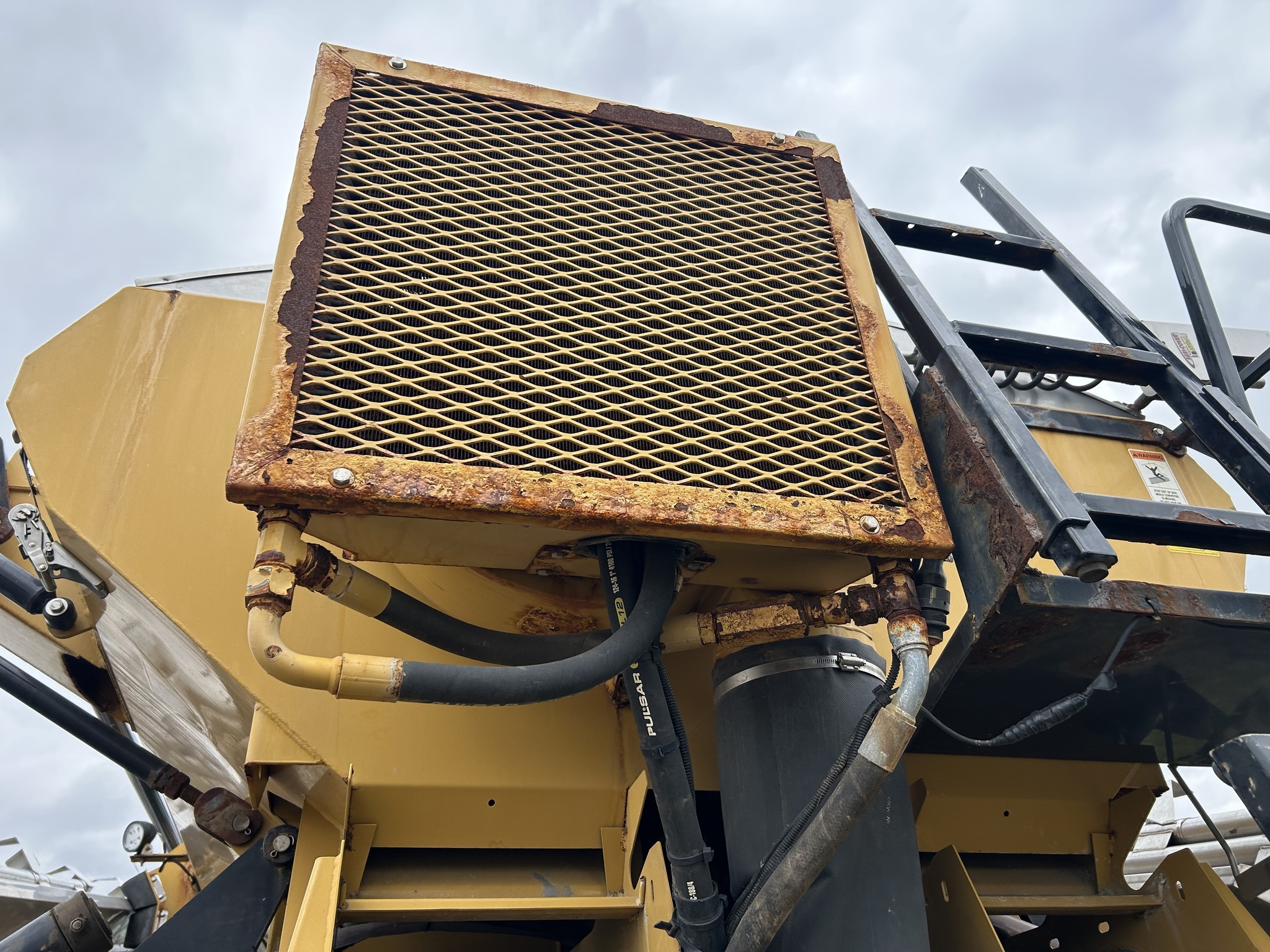 2019 ROGATOR RG1300C Self-Propelled Sprayer