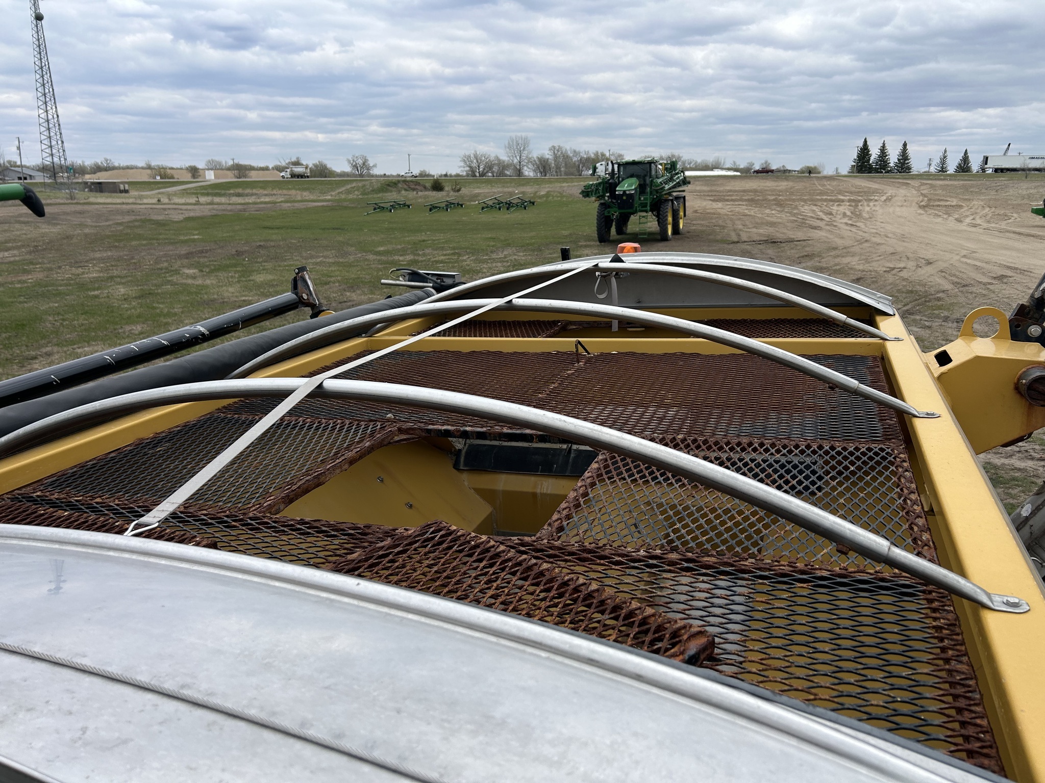 2019 ROGATOR RG1300C Self-Propelled Sprayer
