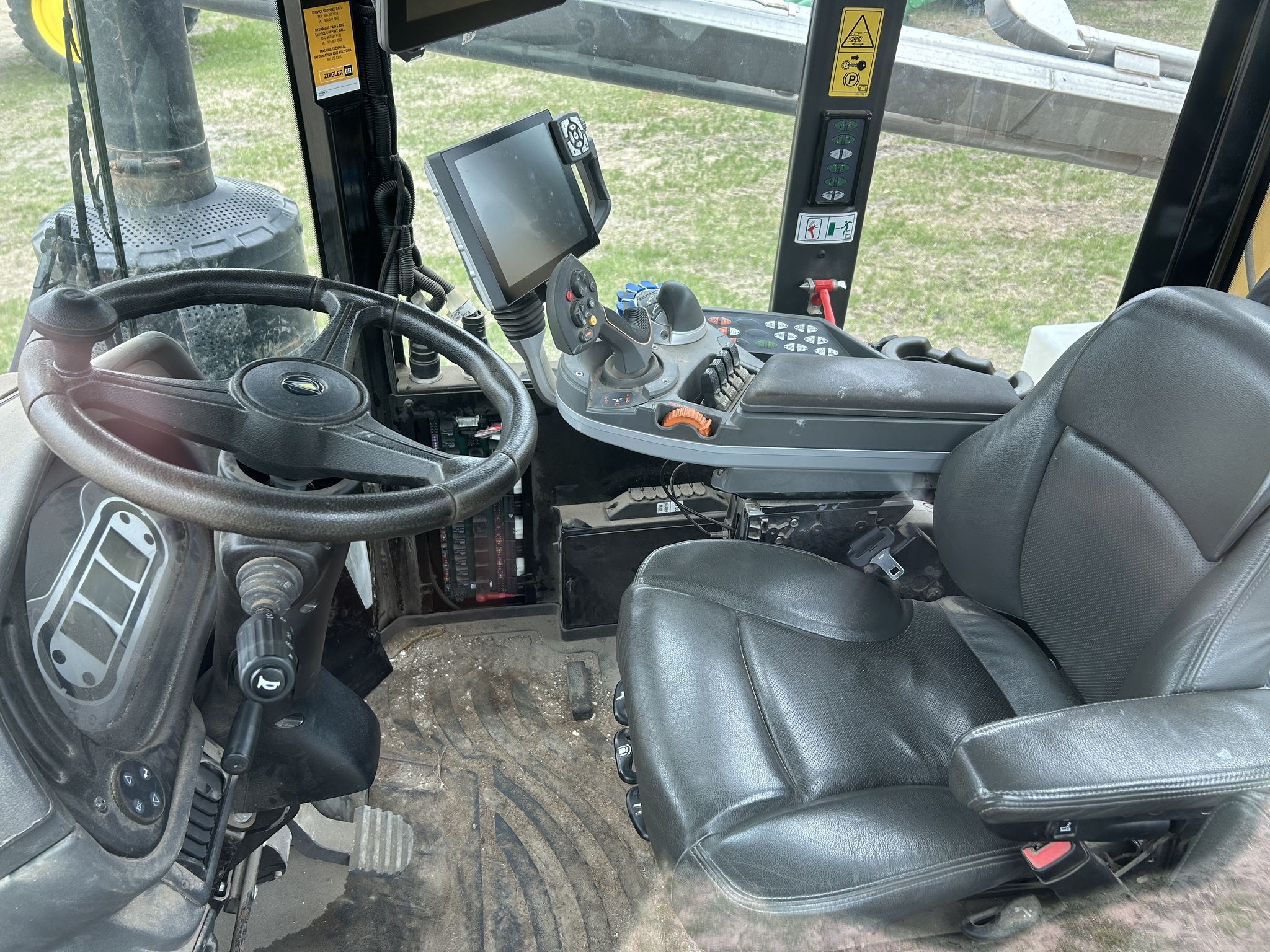 2019 ROGATOR RG1300C Self-Propelled Sprayer