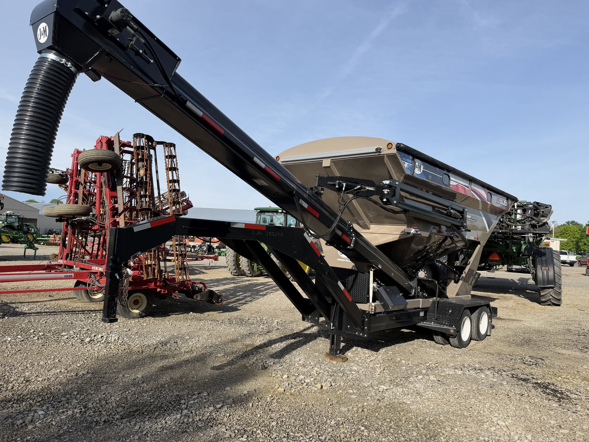 2024 J&M LC535 Seed Tender