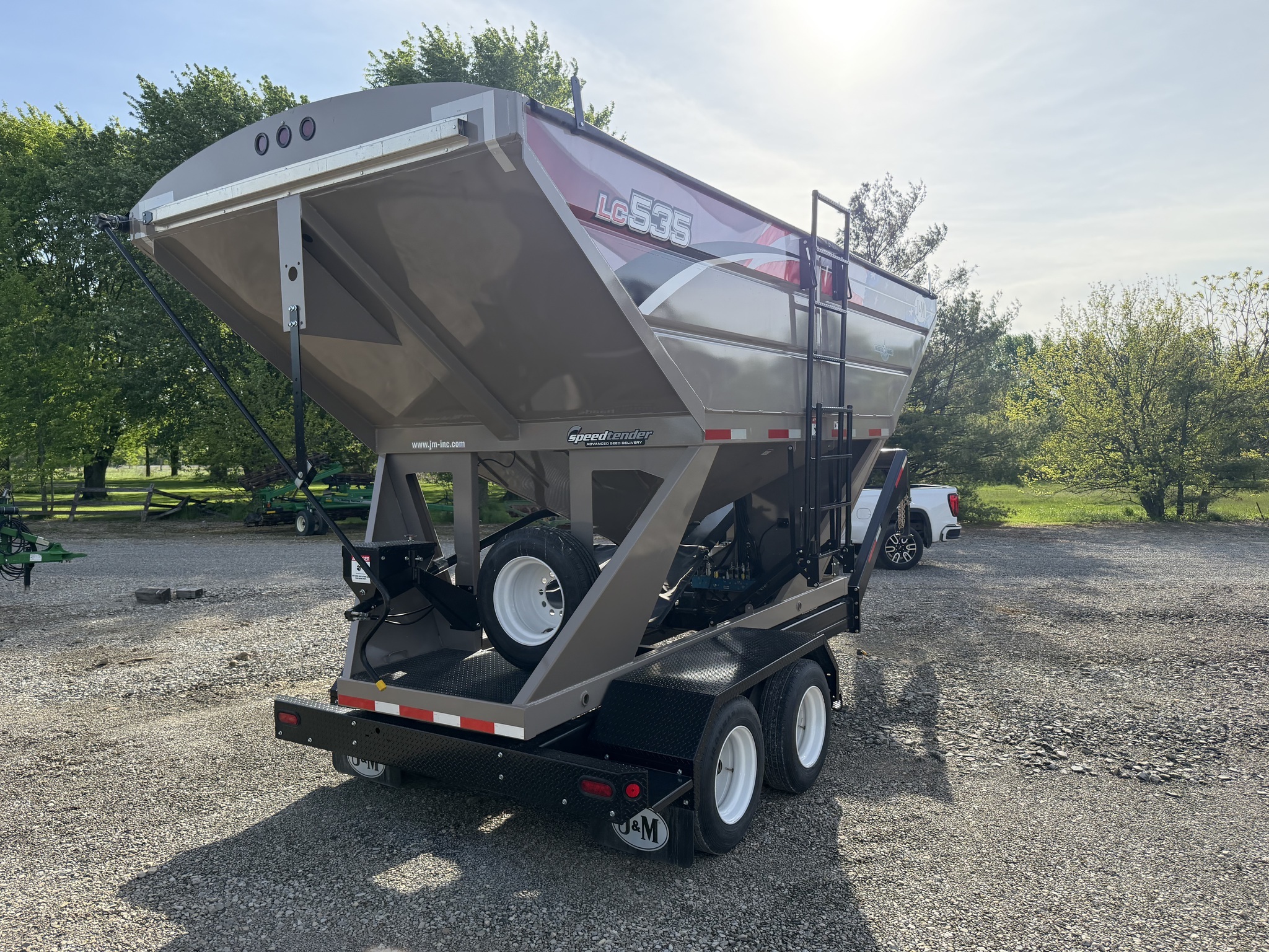2024 J&M LC535 Seed Tender