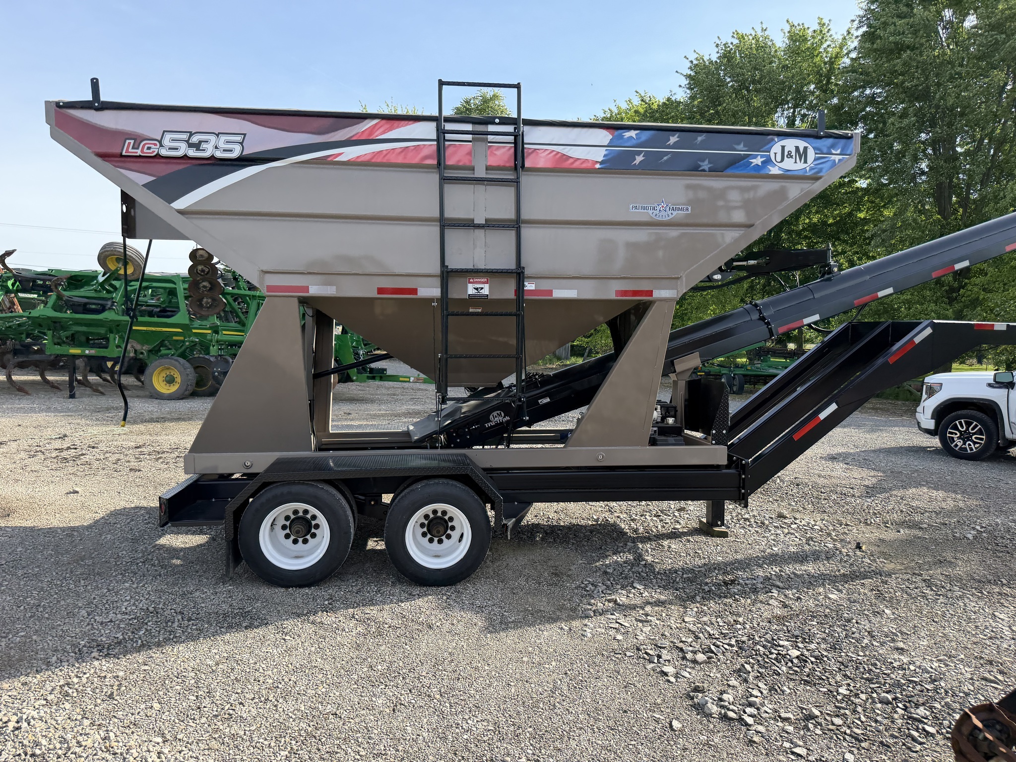 2024 J&M LC535 Seed Tender