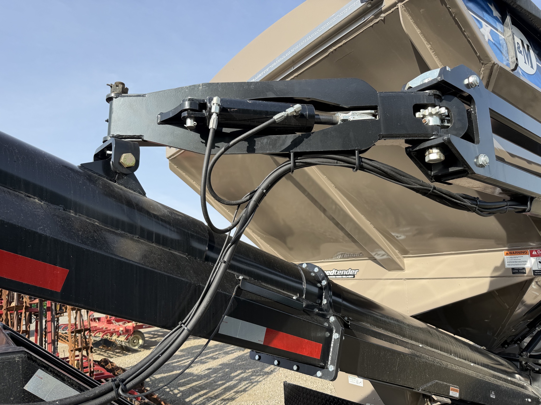 2024 J&M LC535 Seed Tender