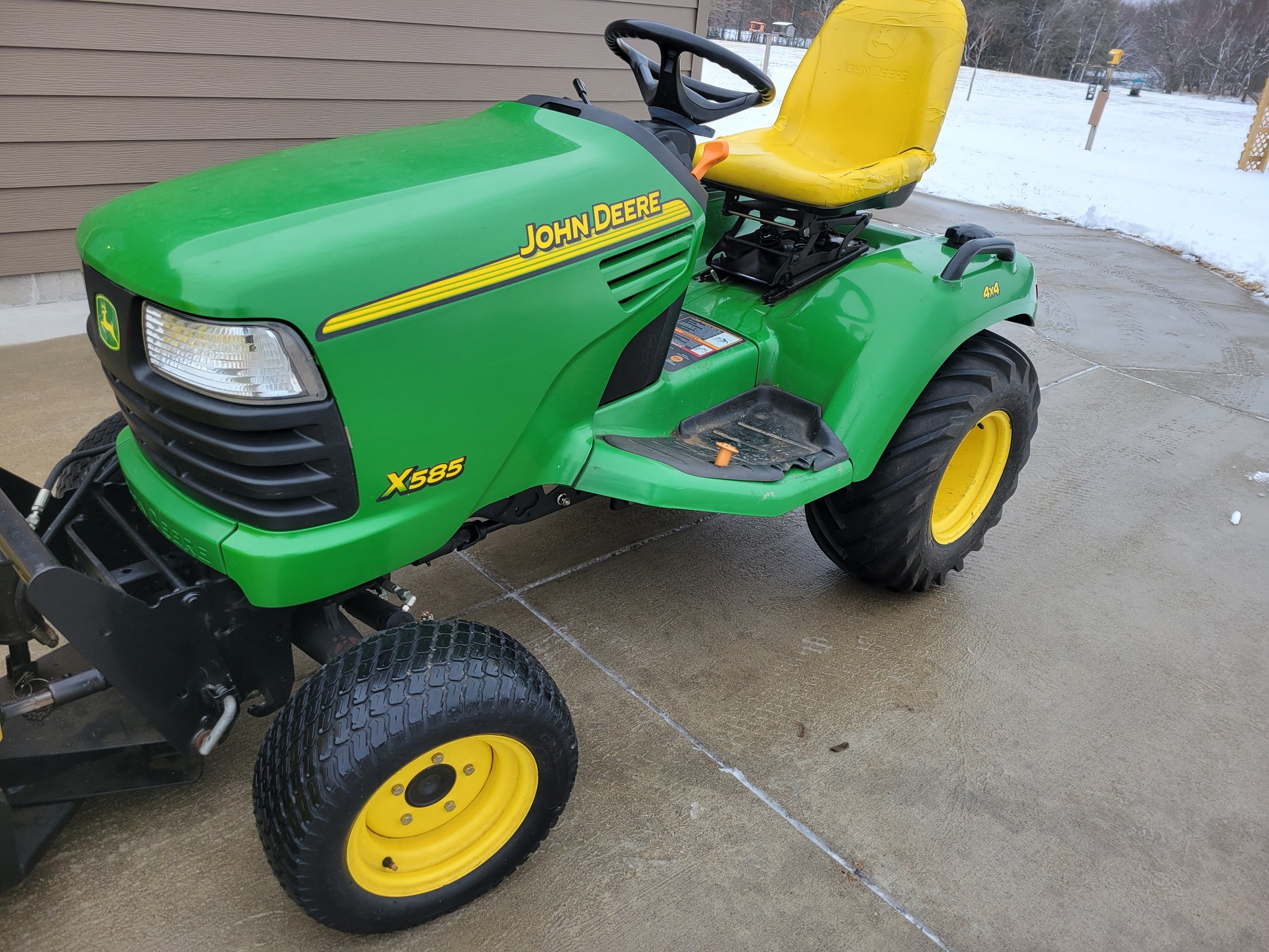 2004 John Deere X585 Lawn Mower
