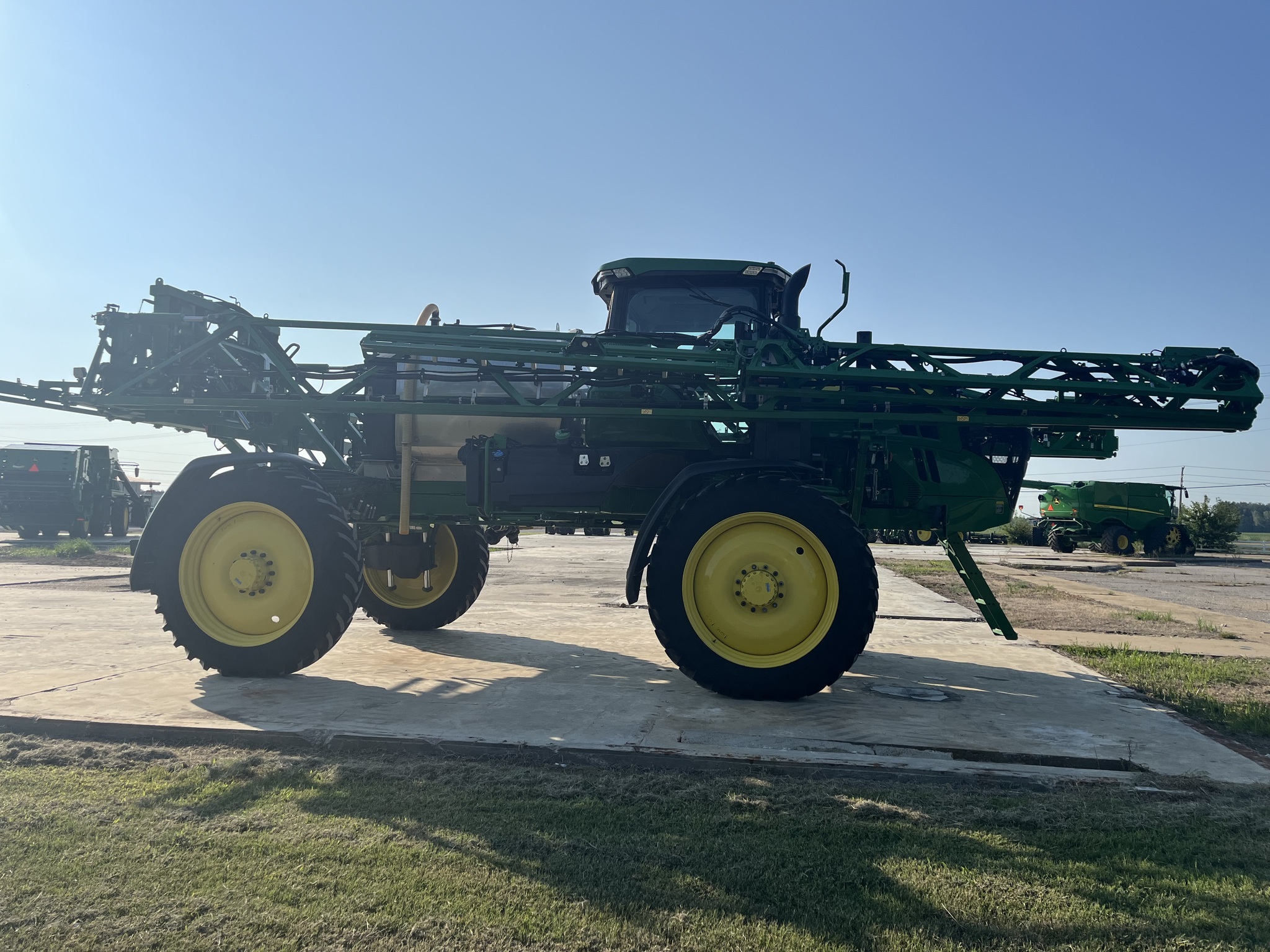 2022 John Deere 410R Self-Propelled Sprayer