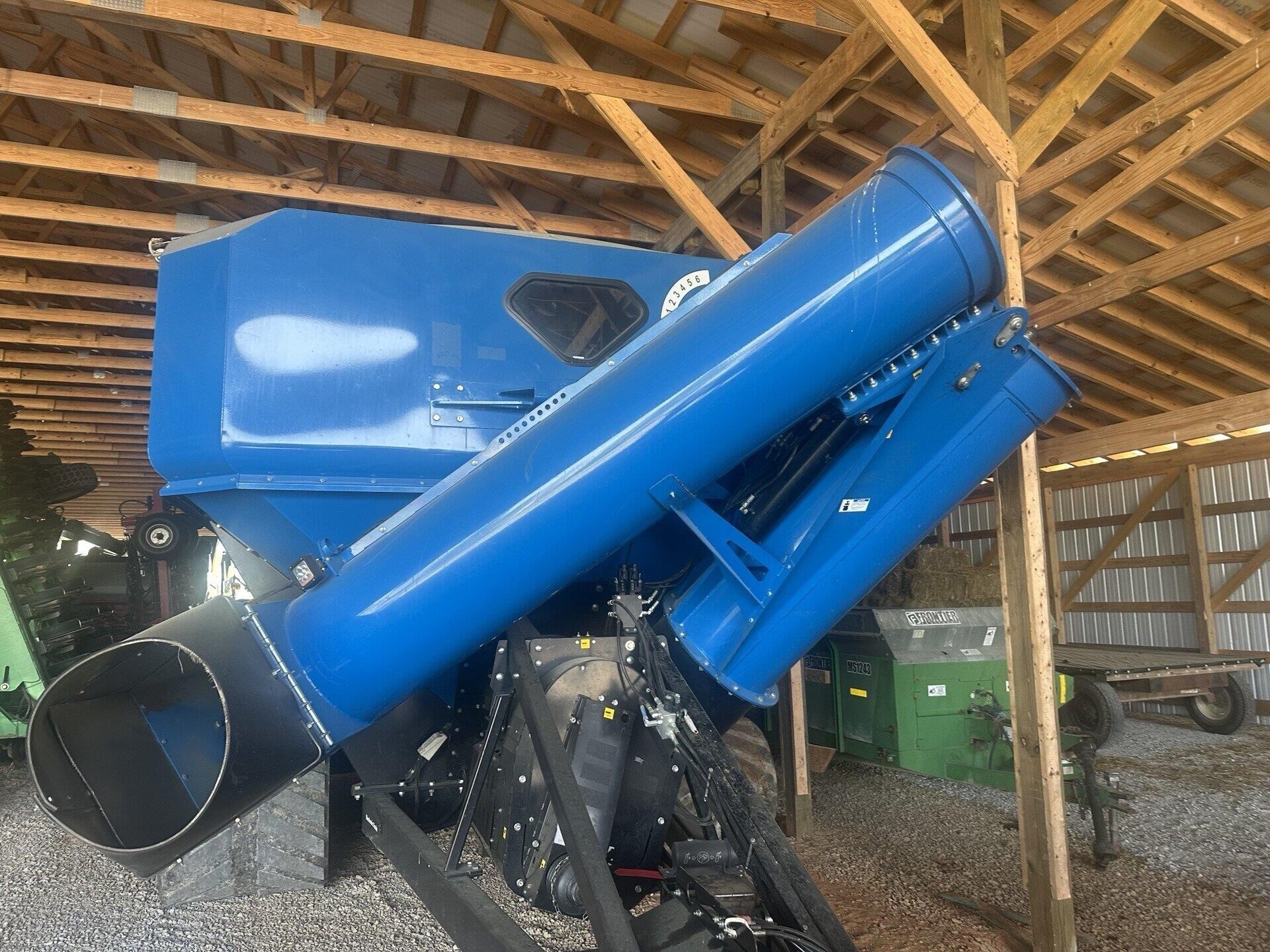 2018 Kinze 1105 Grain Cart