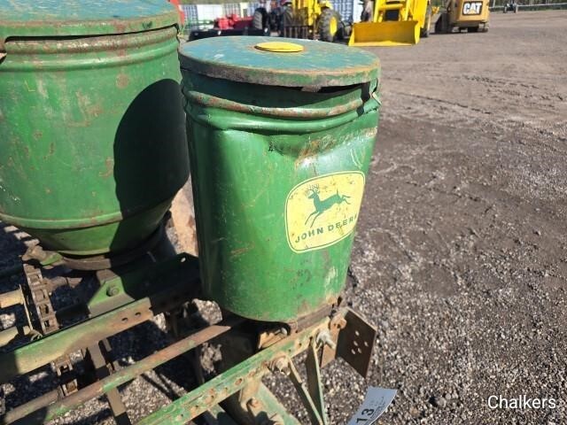  John Deere 246 Planter