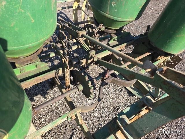  John Deere 246 Planter