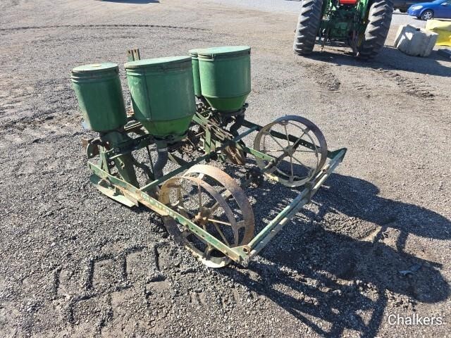  John Deere 246 Planter
