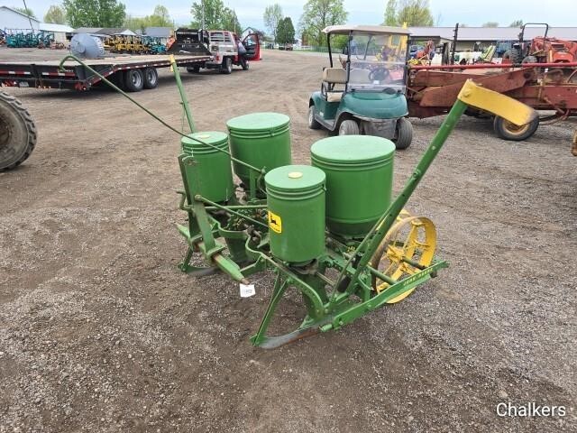  John Deere 246 Planter