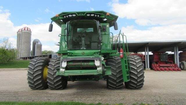 2013 John Deere S680 Combine