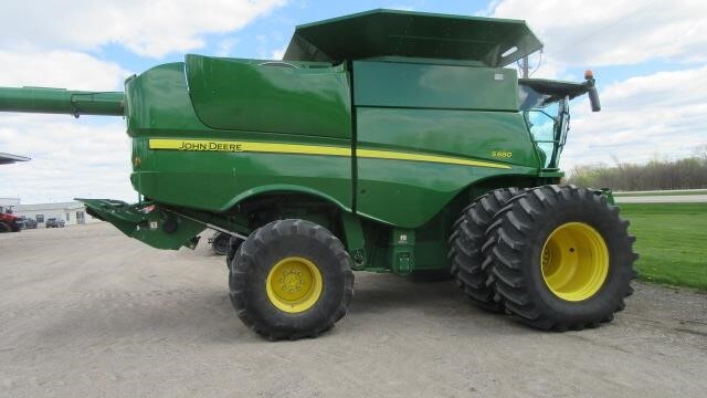 2013 John Deere S680 Combine