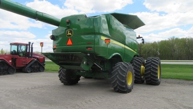 2013 John Deere S680 Combine