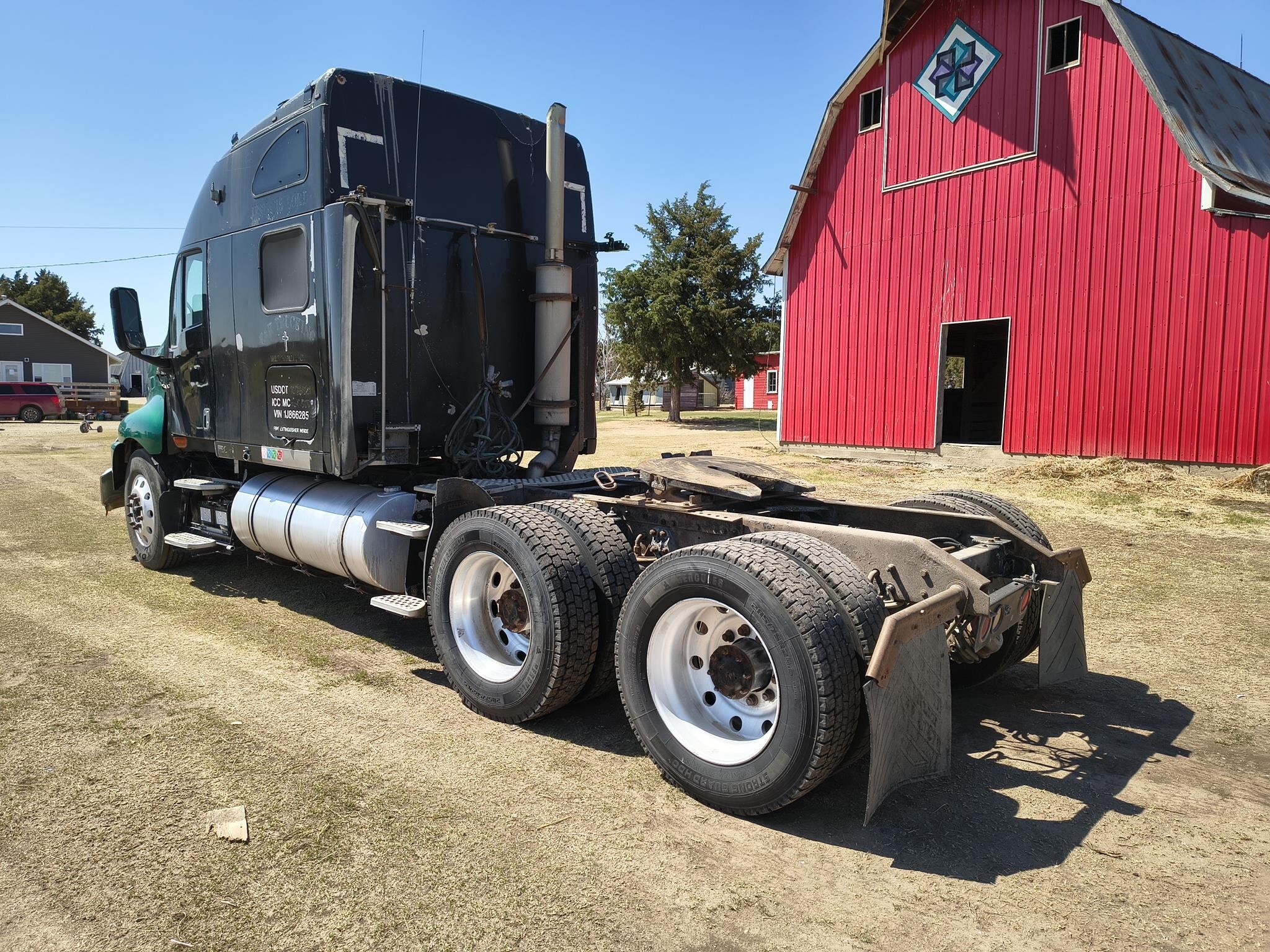 2001 Kenworth T2000 Semi Trucks/Trailer