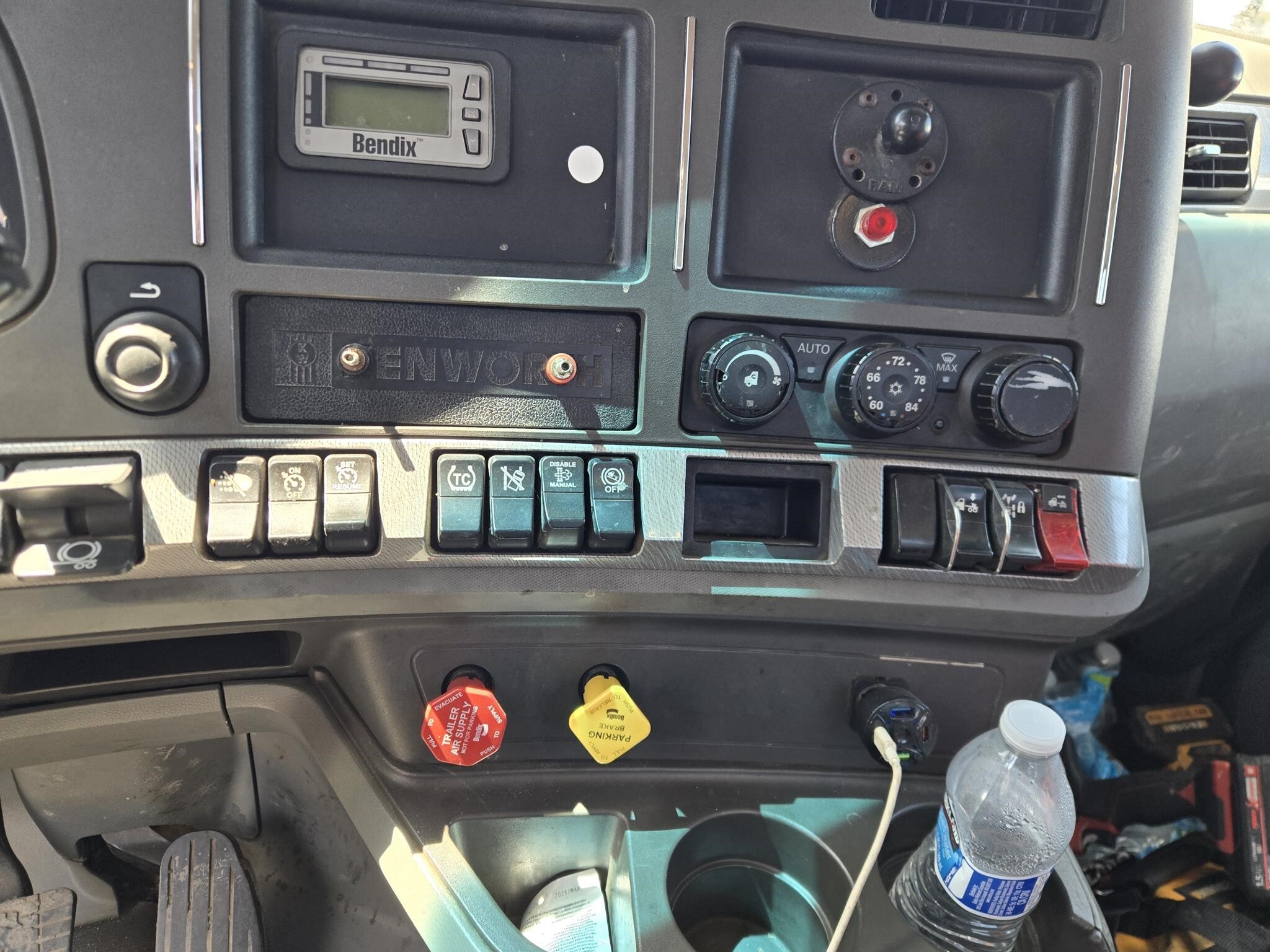 2019 Kenworth T680 Semi Trucks/Trailer