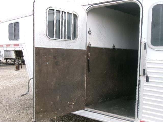 2004 Featherlite 8541 Livestock Trailer