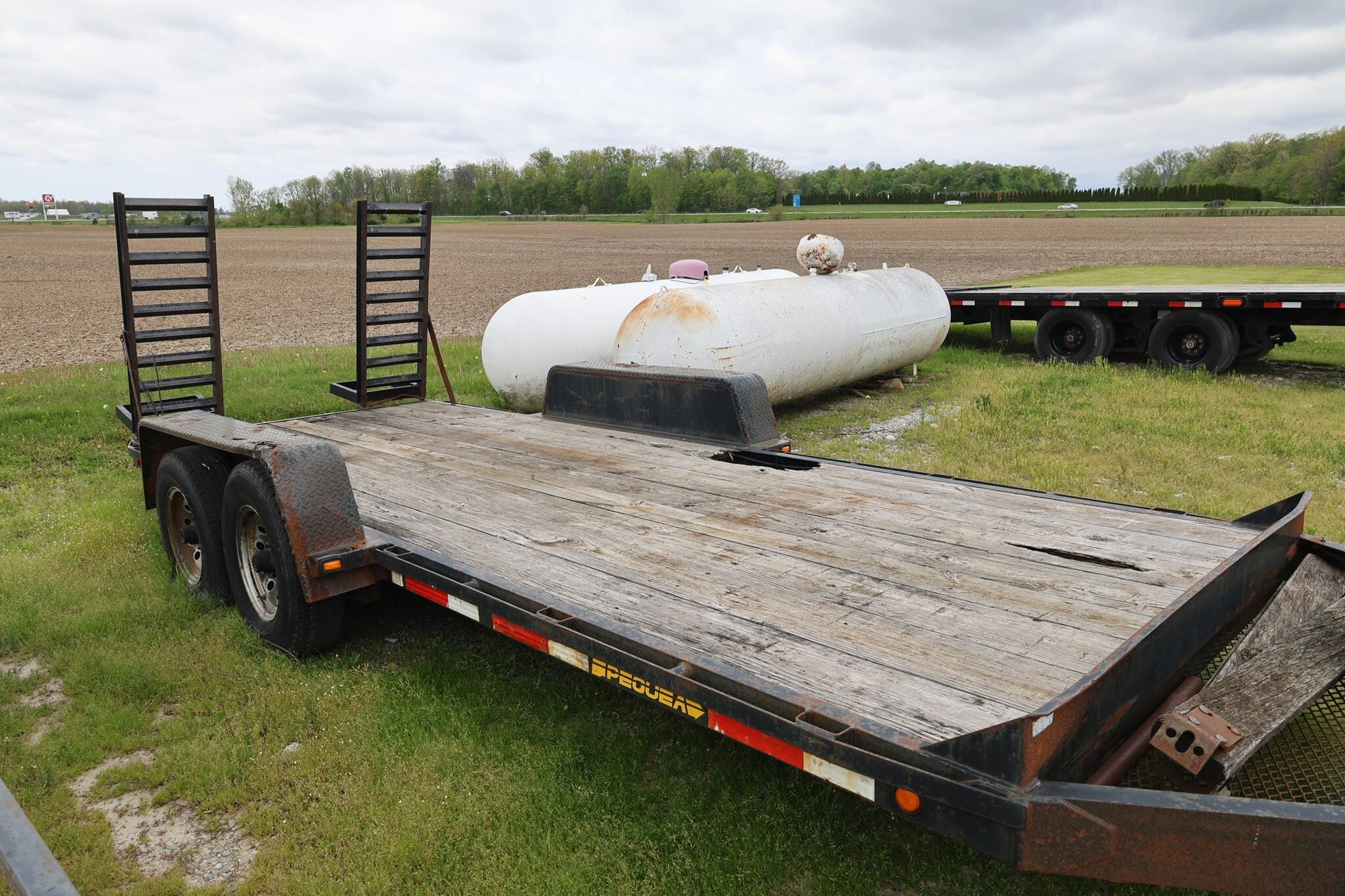 2009 Pequea 1018SST Flatbed Trucks/Trailer