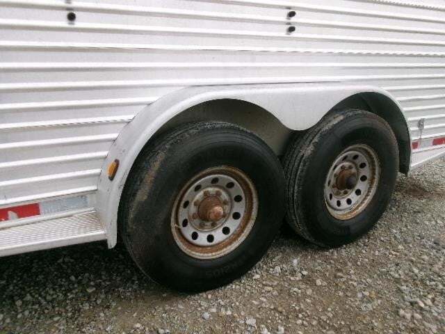 2004 Featherlite 8541 Livestock Trailer