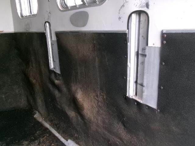 2004 Featherlite 8541 Livestock Trailer
