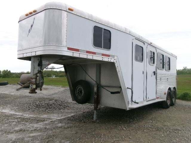 2004 Featherlite 8541 Livestock Trailer