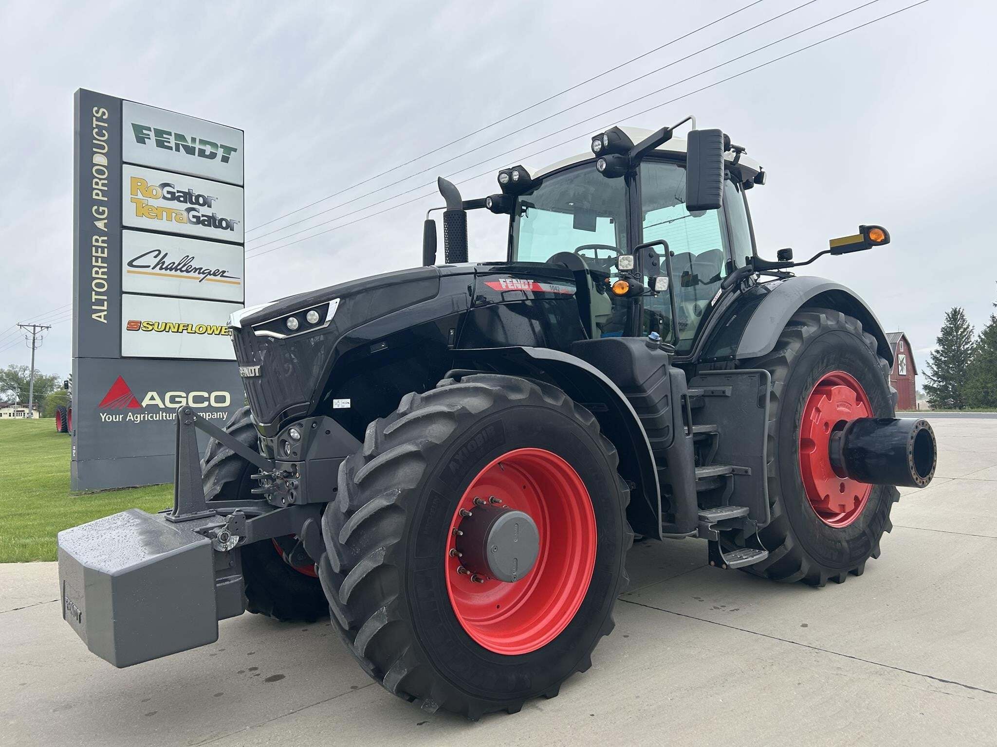 2023 Fendt 1042 Vario Tractor