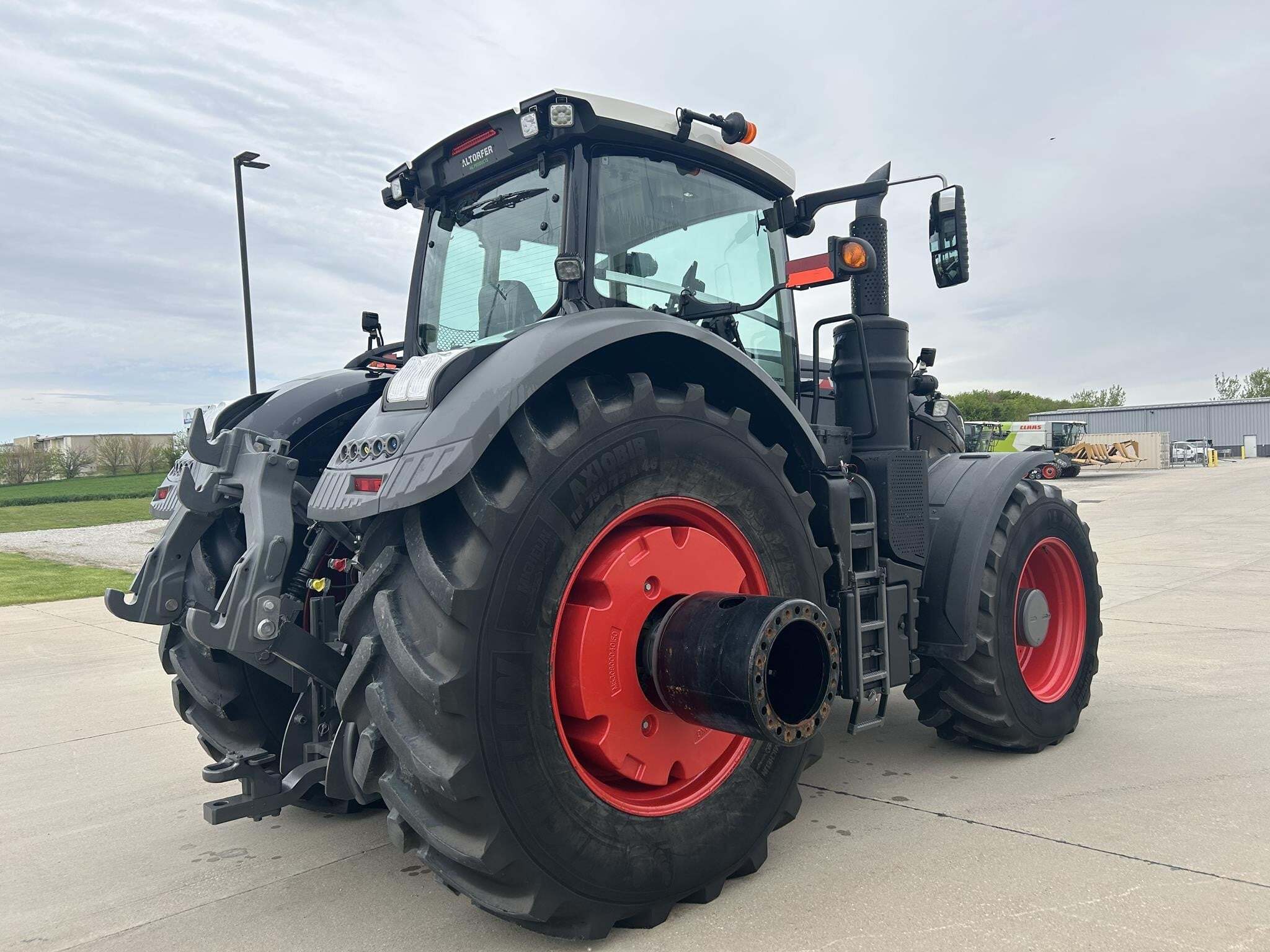 2023 Fendt 1042 Vario Tractor