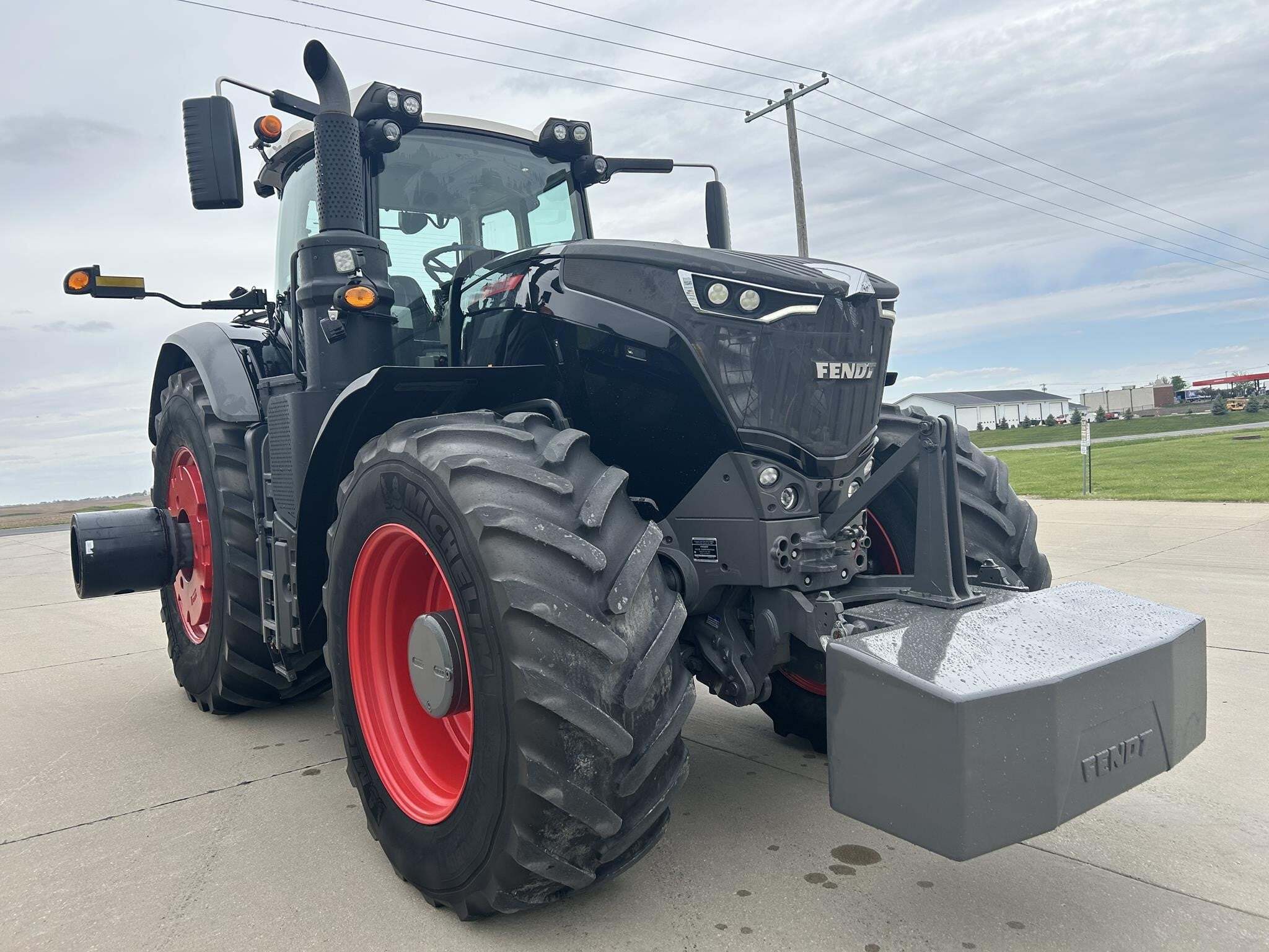 2023 Fendt 1042 Vario Tractor