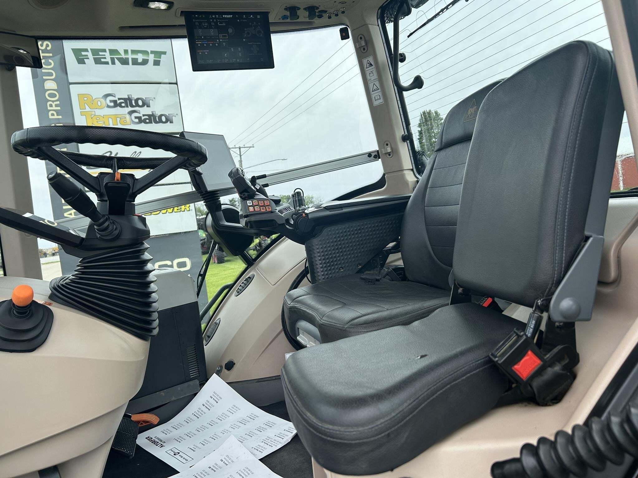 2023 Fendt 1042 Vario Tractor
