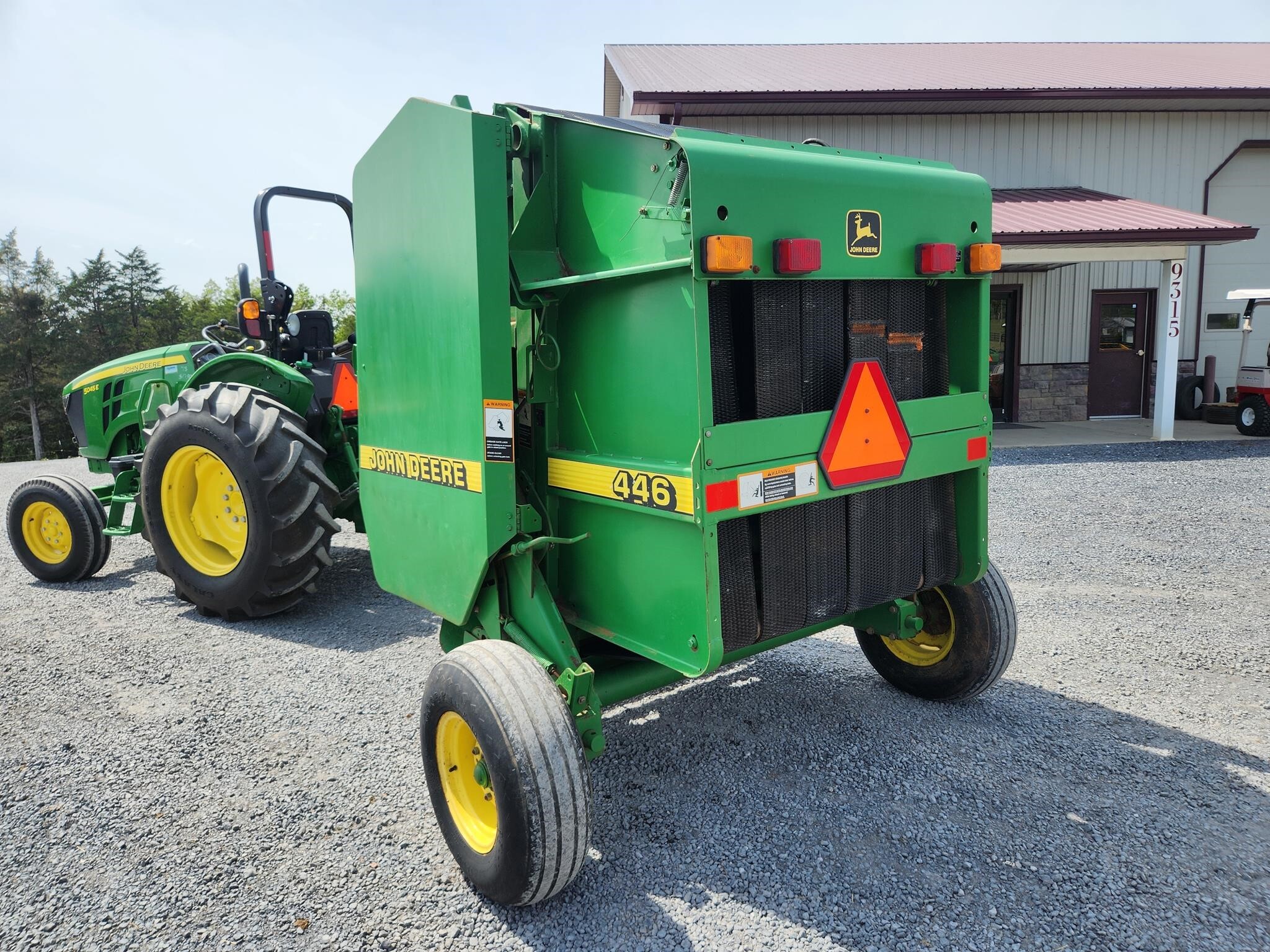 1997 John Deere 446 Round Baler