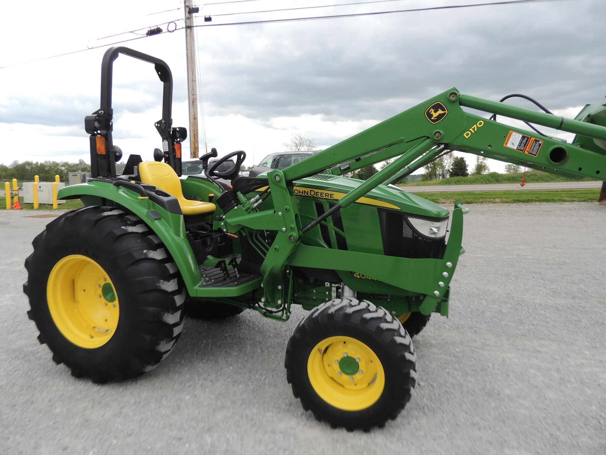 2015 John Deere 4044M Tractor