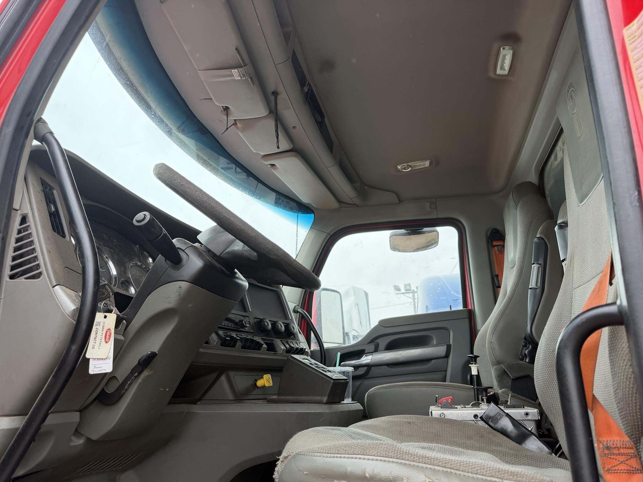 2017 Kenworth T880 Semi Trucks/Trailer