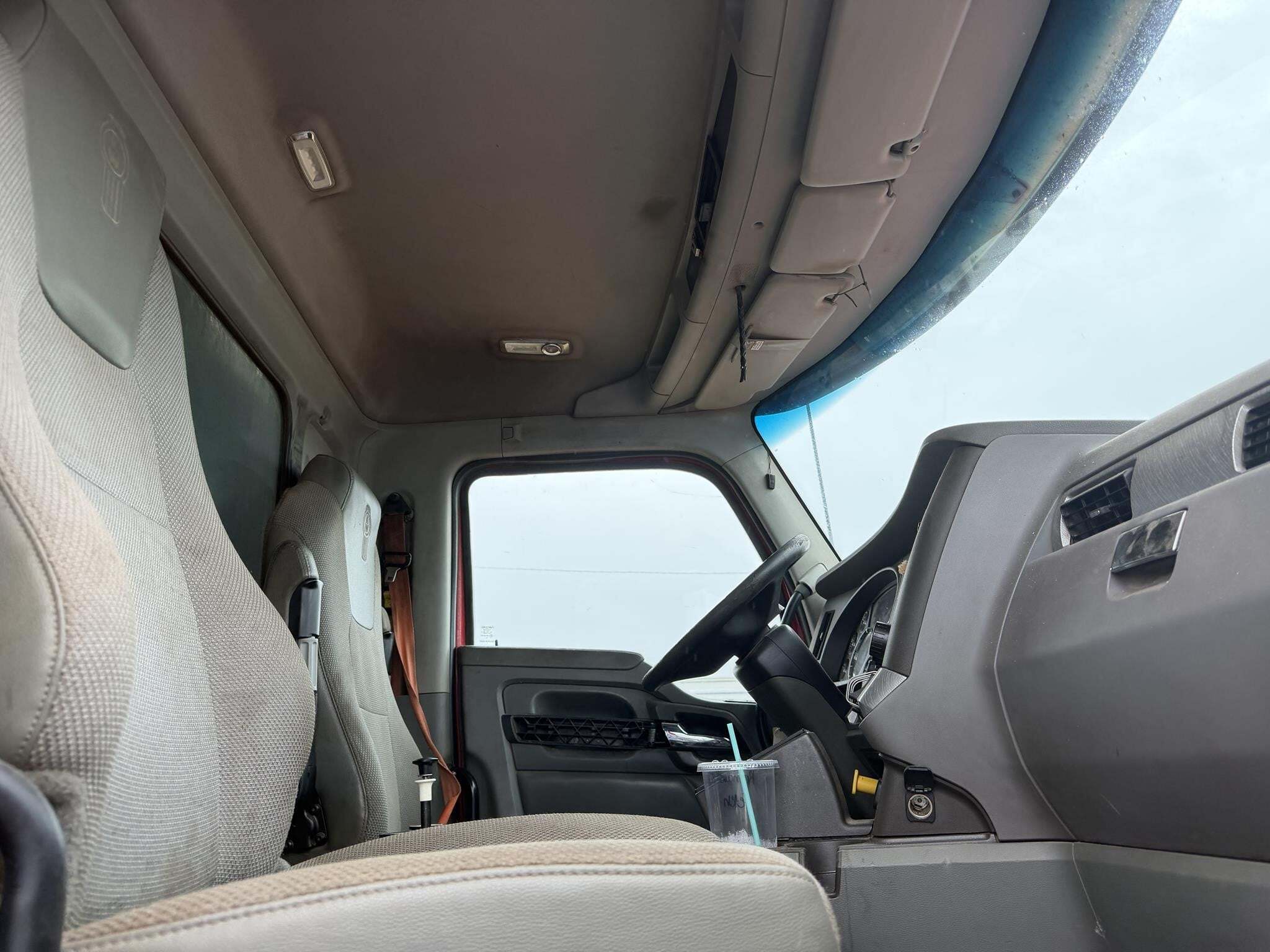 2017 Kenworth T880 Semi Trucks/Trailer