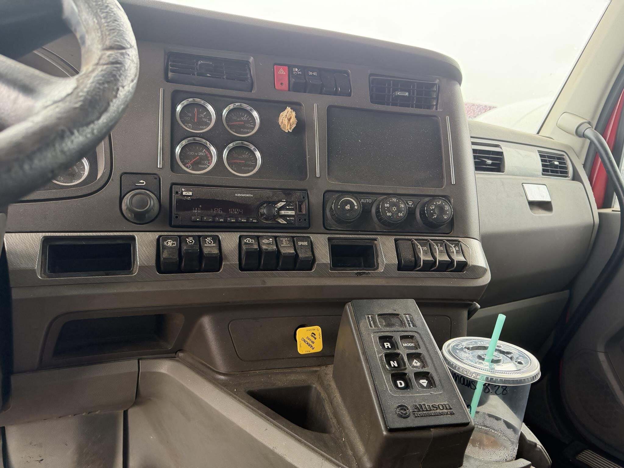 2017 Kenworth T880 Semi Trucks/Trailer