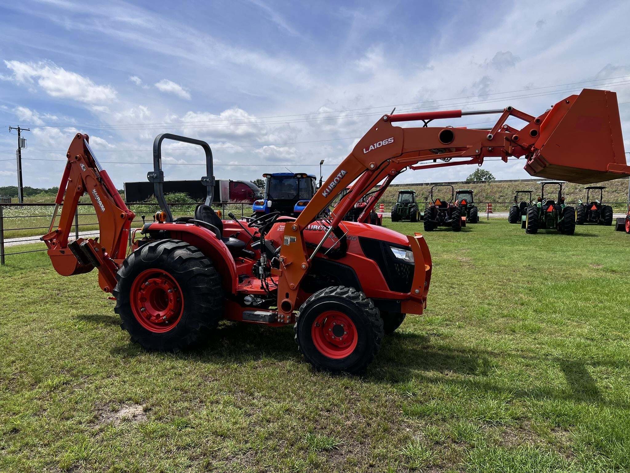 2016 Kubota MX5200 Tractor