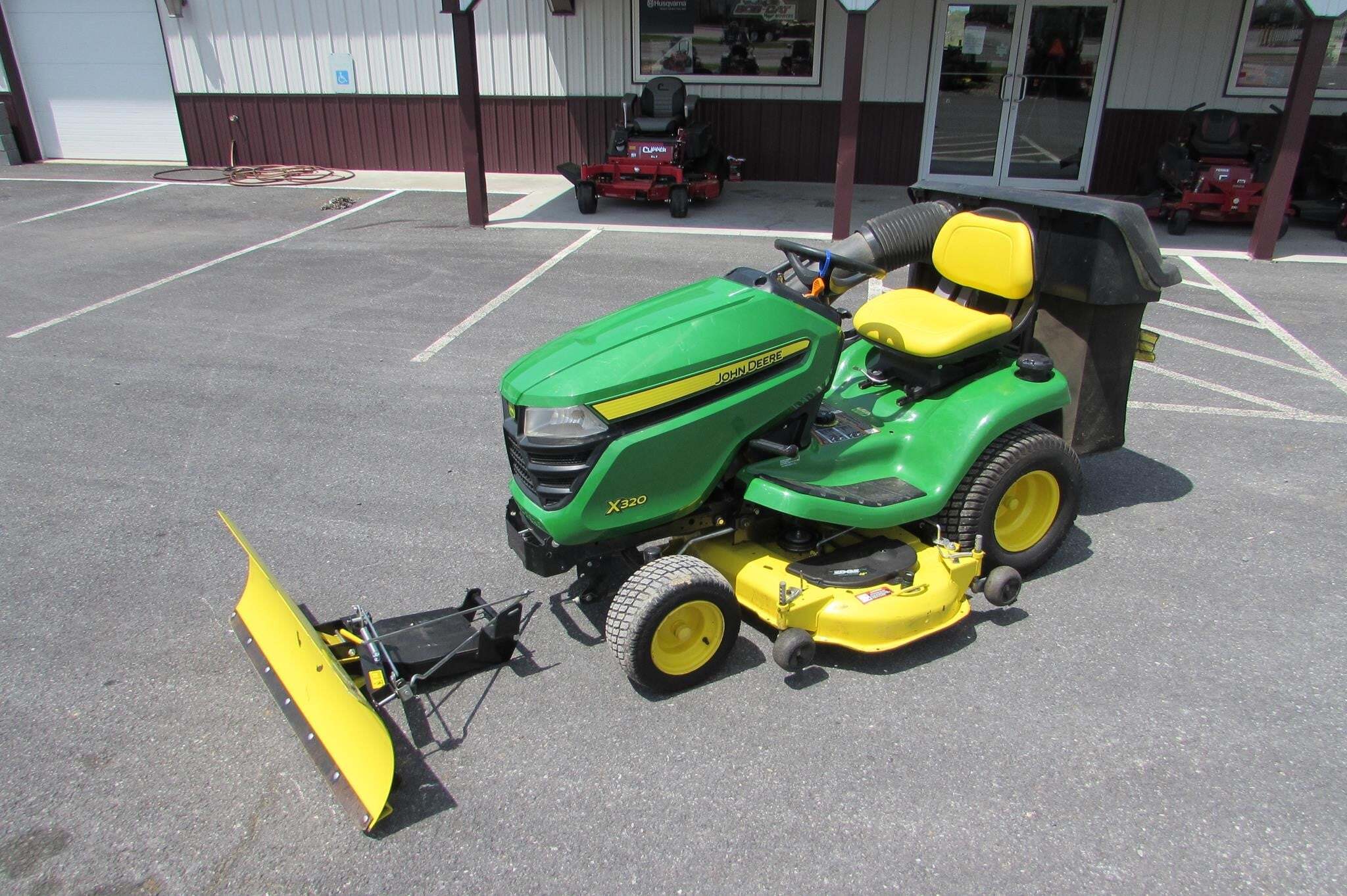 2015 John Deere X320 Lawn Mower