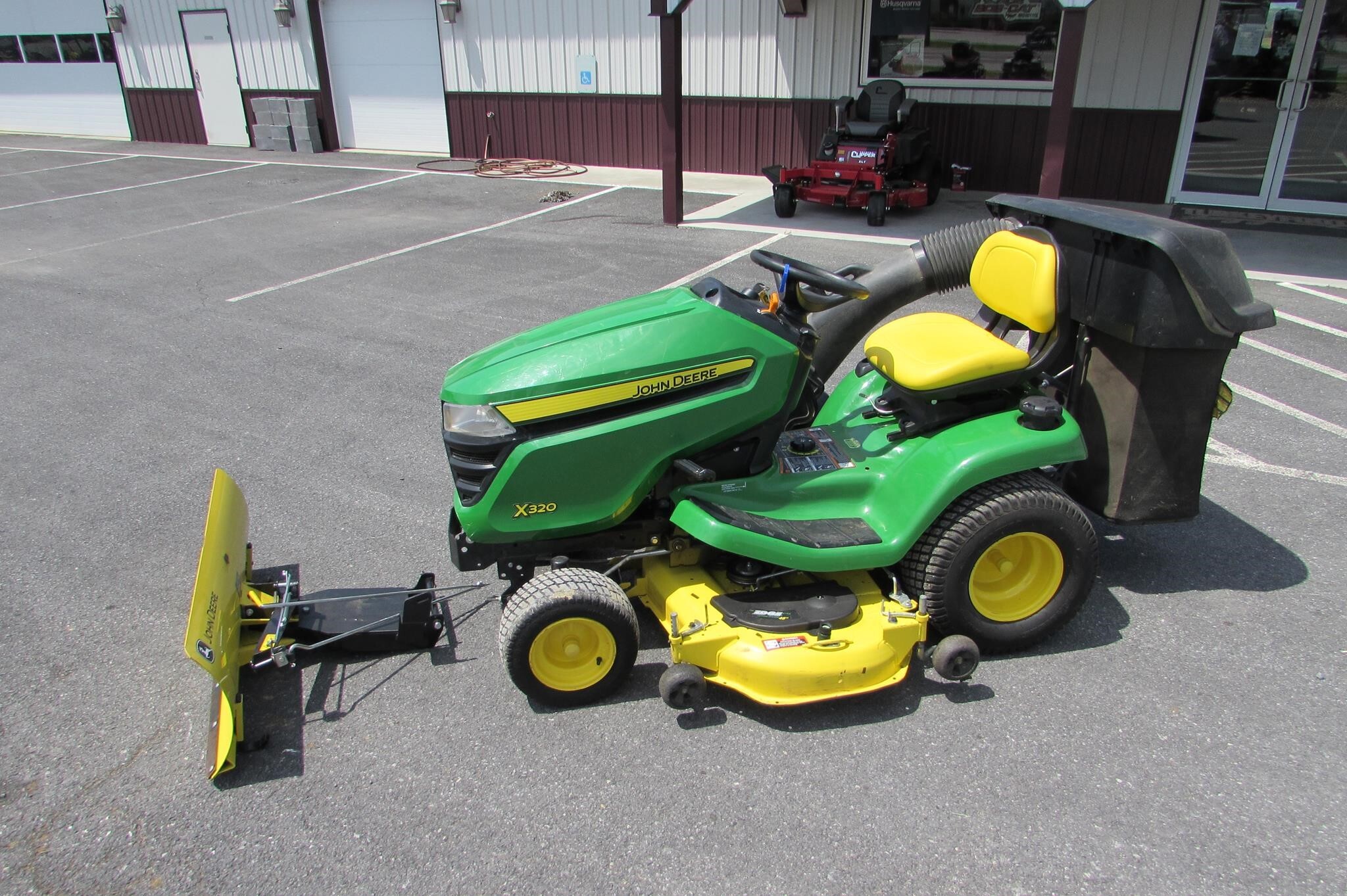 2015 John Deere X320 Lawn Mower