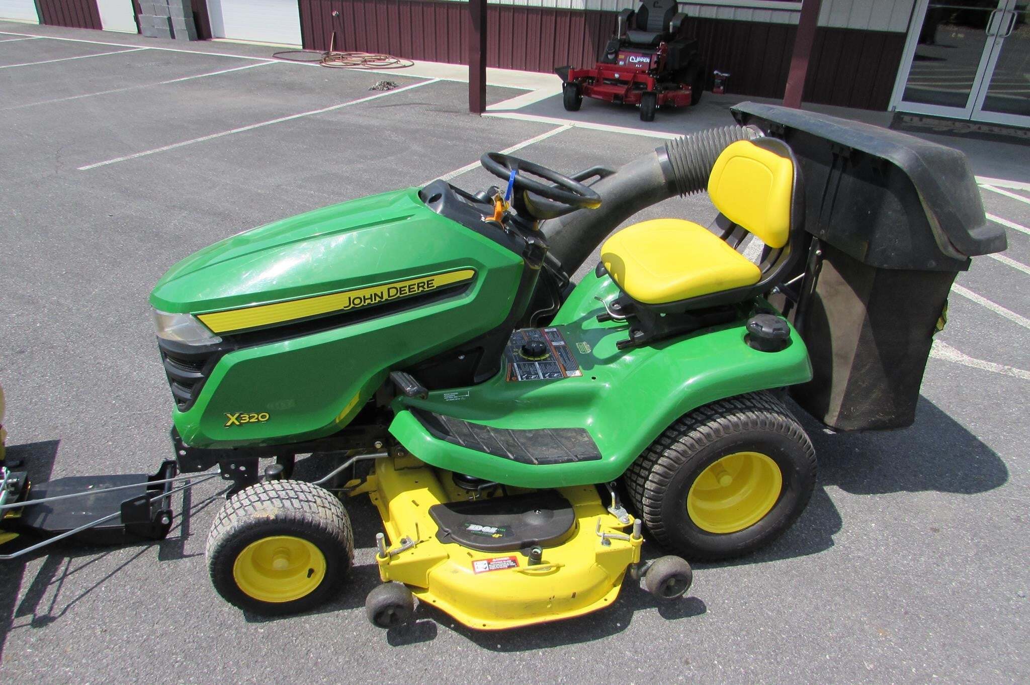2015 John Deere X320 Lawn Mower