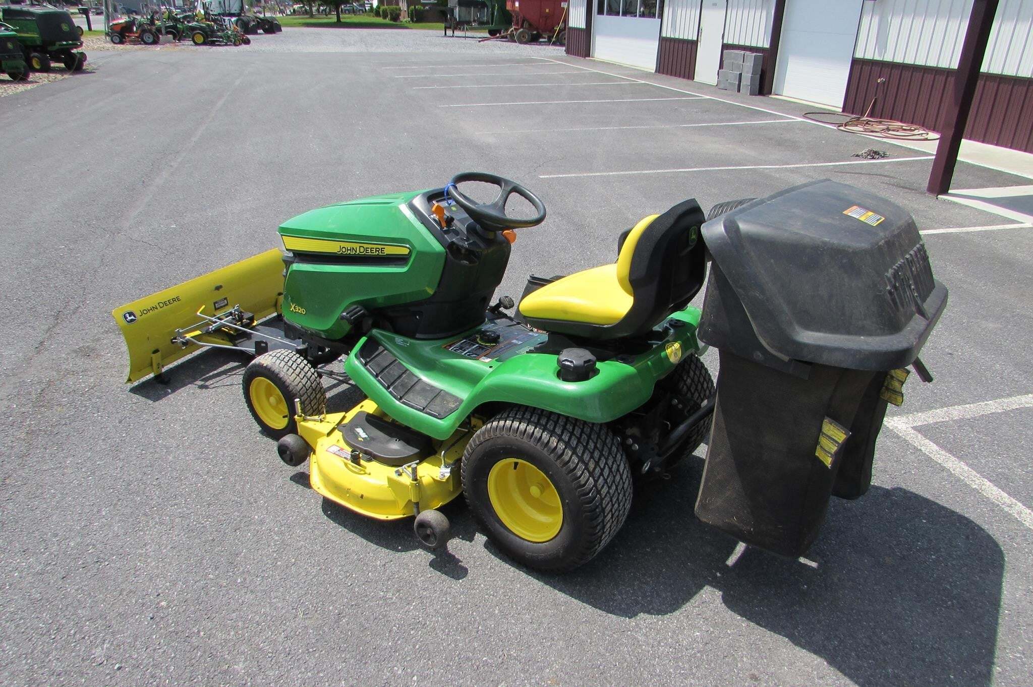 2015 John Deere X320 Lawn Mower