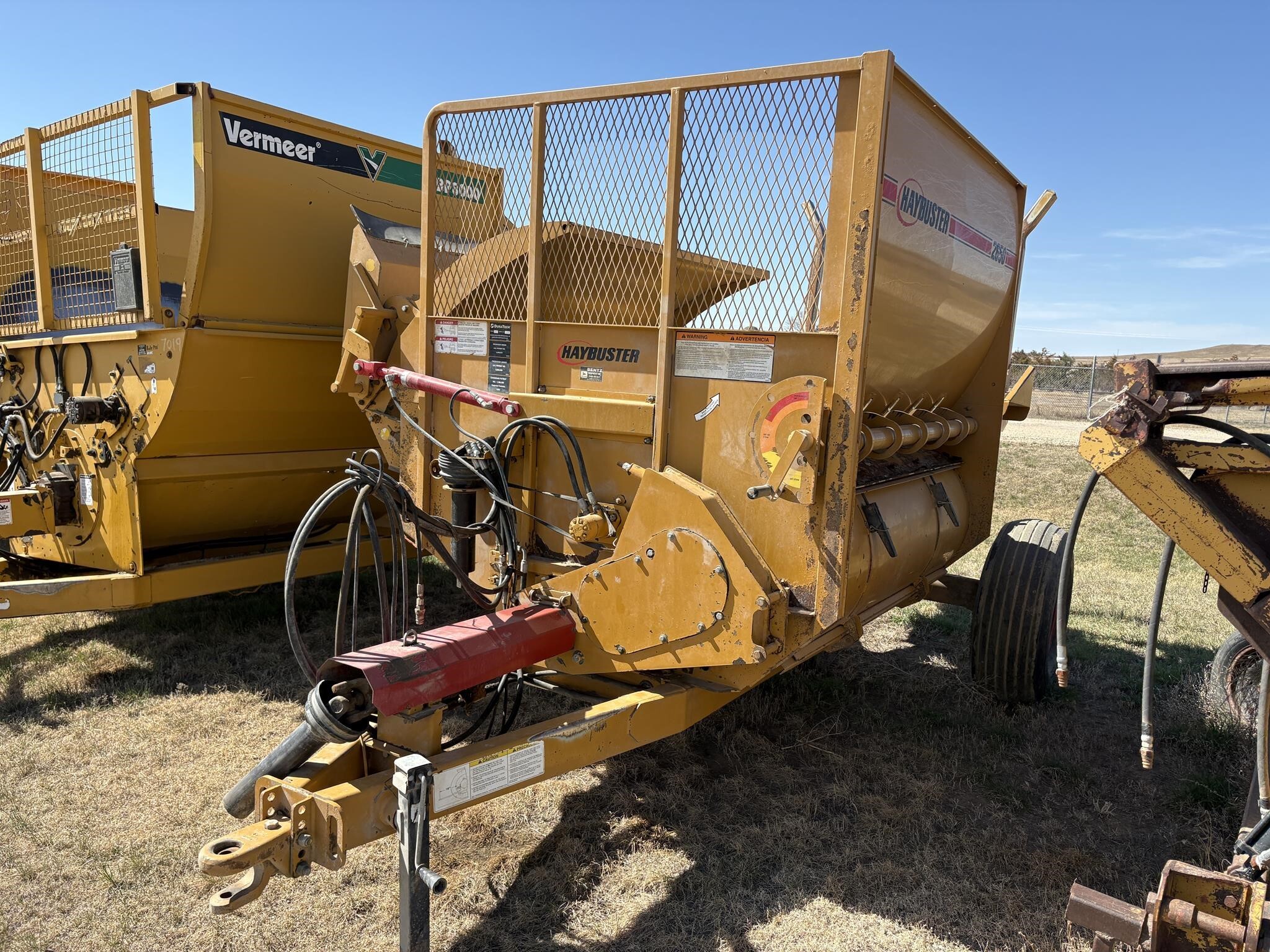  Haybuster 2650 Grinders and Mixer