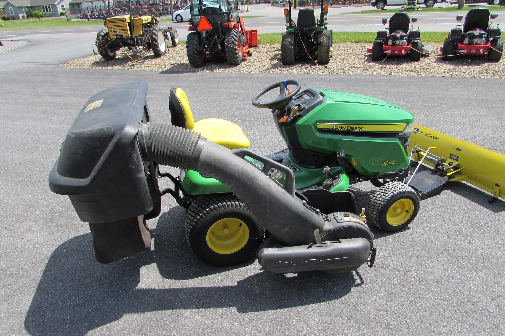 2015 John Deere X320 Lawn Mower
